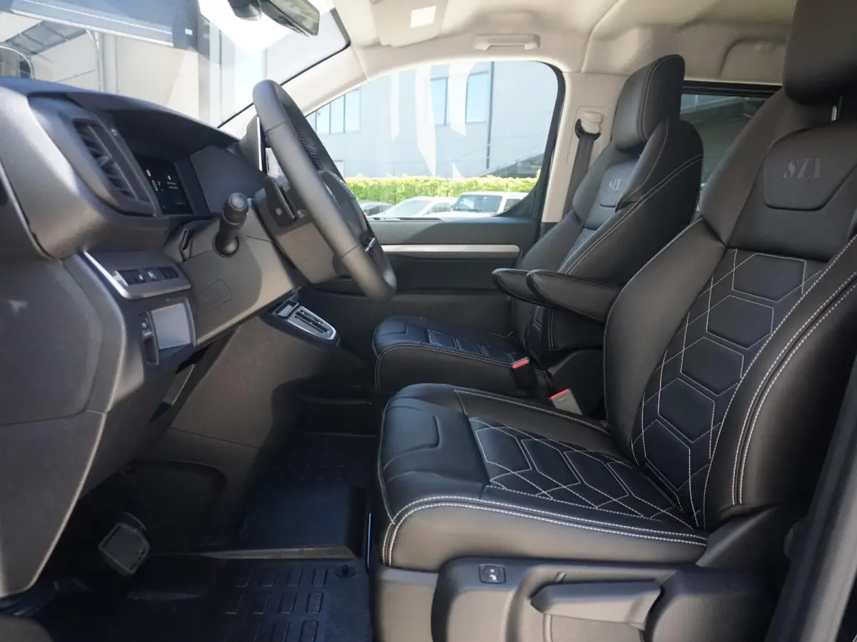 Vivaro-e 75kWh | STX Sport | Mooiste  bus van NL (!) | Lederen bekleding | Spoilerpakket | 18 inch Lichtmetalen velgen | Dynamic Comfort NAV Pakket | Winterpakket | 2x schuifdeur | Betimmeri
