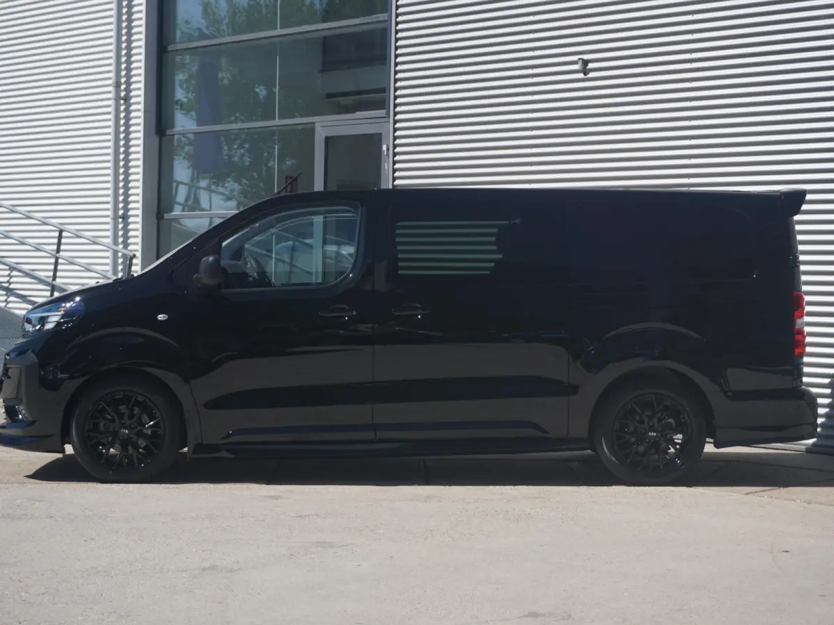 Vivaro-e 75kWh | STX Sport | Mooiste  bus van NL (!) | Lederen bekleding | Spoilerpakket | 18 inch Lichtmetalen velgen | Dynamic Comfort NAV Pakket | Winterpakket | 2x schuifdeur | Betimmeri