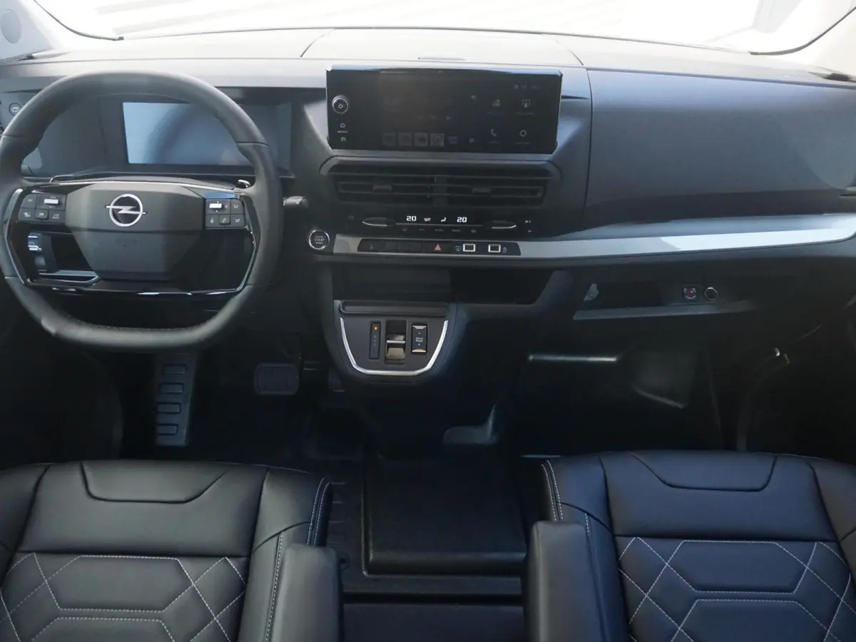 Vivaro-e 75kWh | STX Sport | Mooiste  bus van NL (!) | Lederen bekleding | Spoilerpakket | 18 inch Lichtmetalen velgen | Dynamic Comfort NAV Pakket | Winterpakket | 2x schuifdeur | Betimmeri