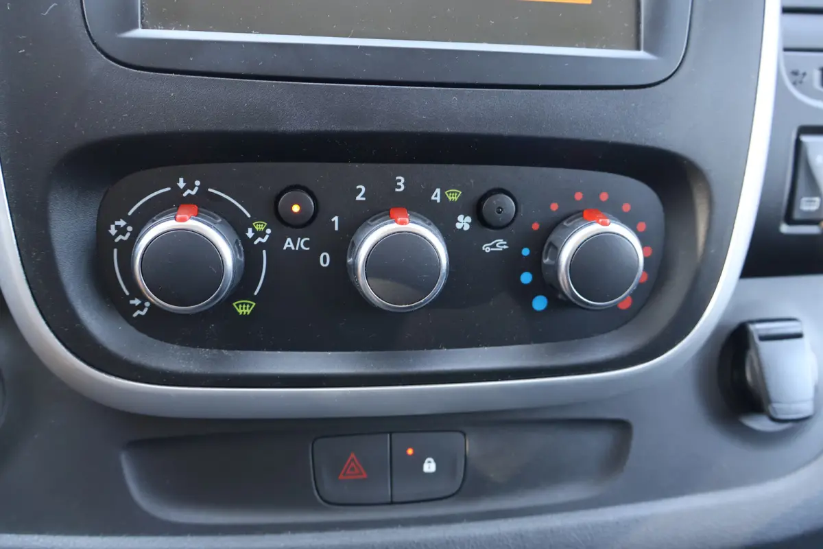 2.0 dCi 120pk L2 H1 2x Schuifdeur Airco Navigatie Trekhaak