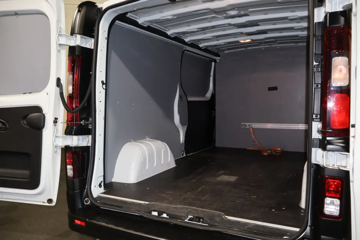 2.0 dCi 120pk L2 H1 2x Schuifdeur Airco Navigatie Trekhaak