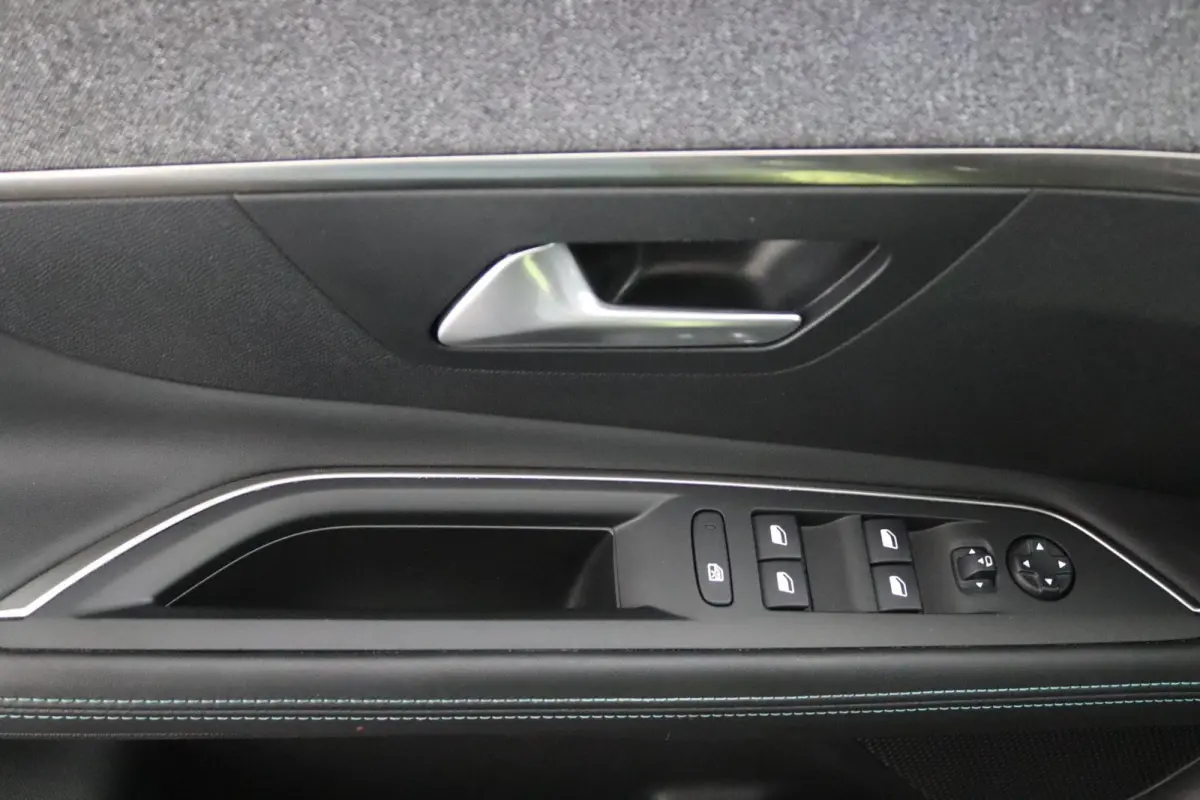 1.2 Allure*HAAK*CAM*ACC*CARPLAY*LED*NAVI*KEYLESS*
