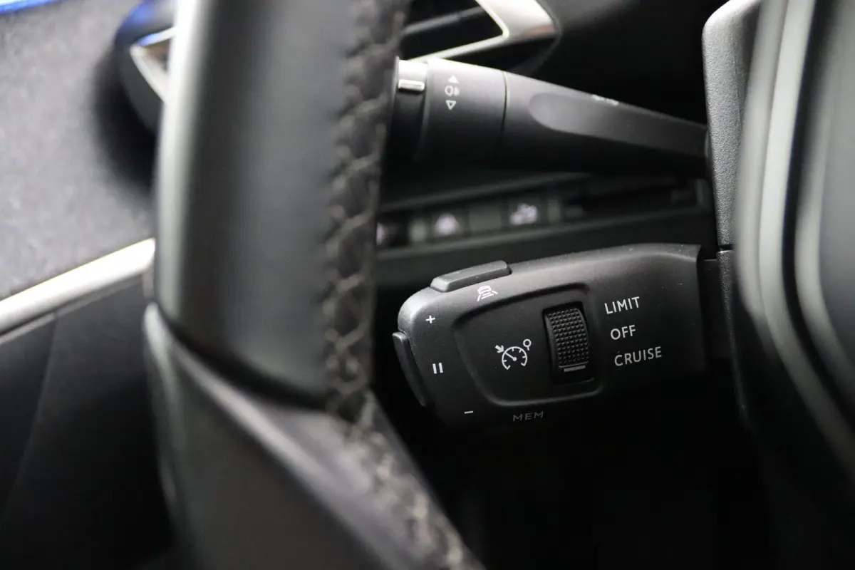 1.2 Allure*HAAK*CAM*ACC*CARPLAY*LED*NAVI*KEYLESS*