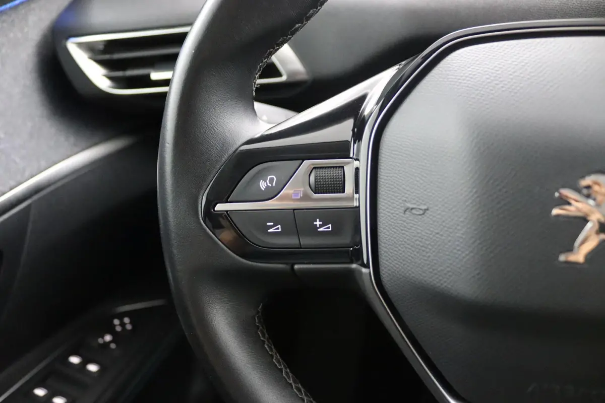 1.2 Allure*HAAK*CAM*ACC*CARPLAY*LED*NAVI*KEYLESS*