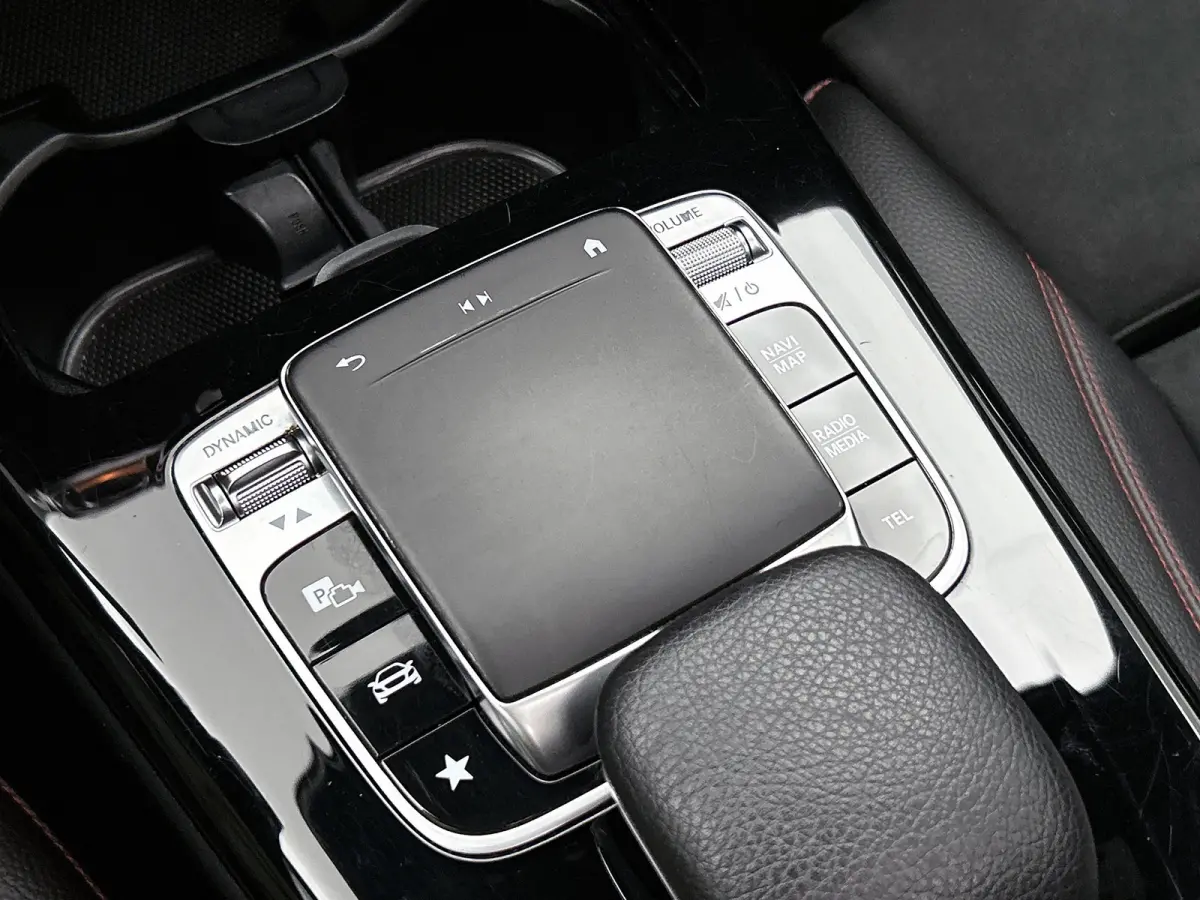 200 Business Solution AMG(Goed ondH, Panorama, Sfeerverlichting, Lane Assist,Navi, Camera, StoelV, Etc)