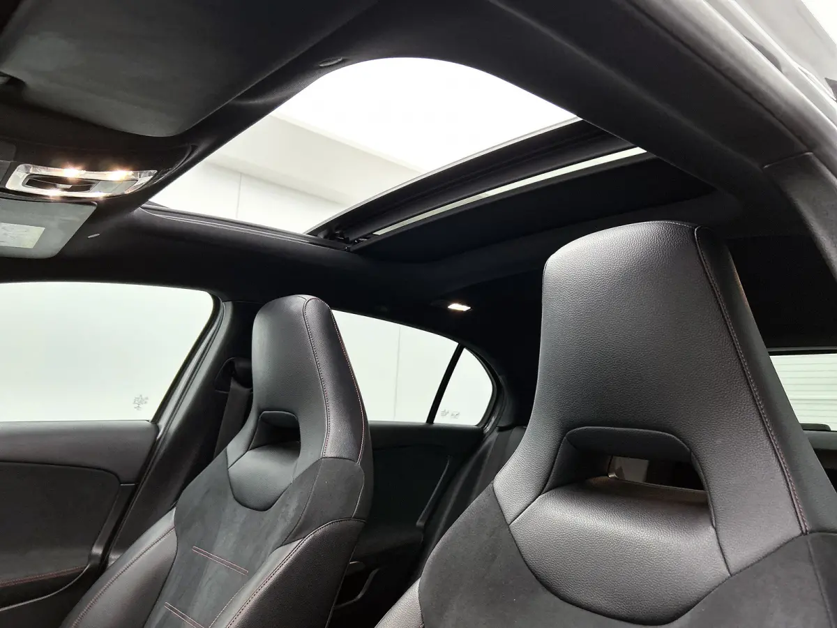 200 Business Solution AMG(Goed ondH, Panorama, Sfeerverlichting, Lane Assist,Navi, Camera, StoelV, Etc)