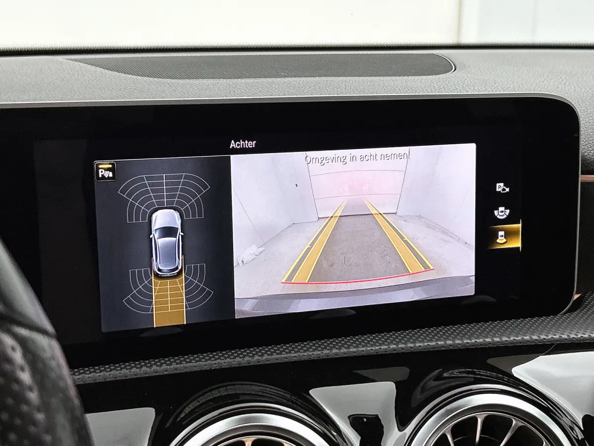 200 Business Solution AMG(Goed ondH, Panorama, Sfeerverlichting, Lane Assist,Navi, Camera, StoelV, Etc)