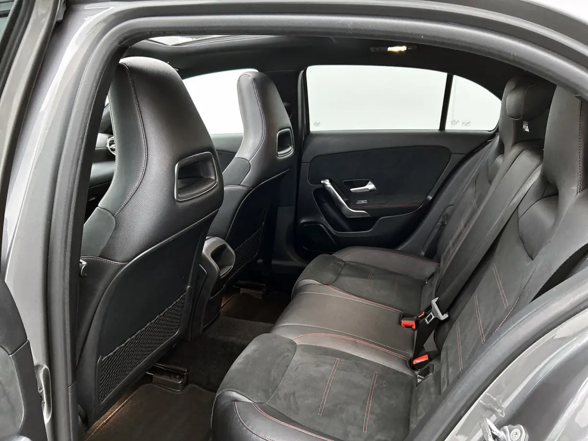 200 Business Solution AMG(Goed ondH, Panorama, Sfeerverlichting, Lane Assist,Navi, Camera, StoelV, Etc)