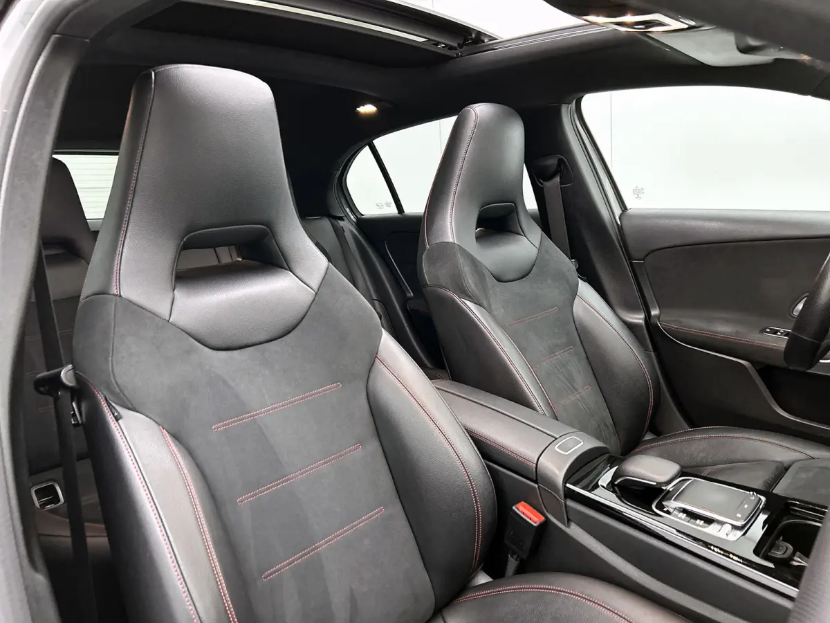 200 Business Solution AMG(Goed ondH, Panorama, Sfeerverlichting, Lane Assist,Navi, Camera, StoelV, Etc)