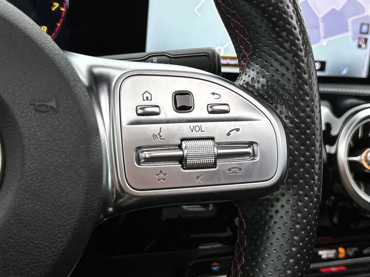 200 Business Solution AMG(Goed ondH, Panorama, Sfeerverlichting, Lane Assist,Navi, Camera, StoelV, Etc)