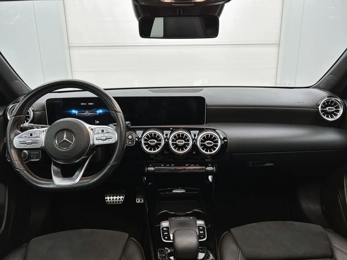 200 Business Solution AMG(Goed ondH, Panorama, Sfeerverlichting, Lane Assist,Navi, Camera, StoelV, Etc)