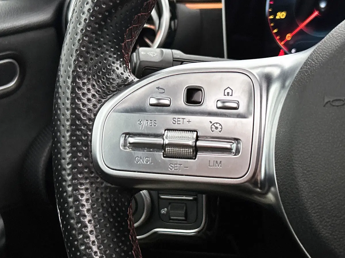 200 Business Solution AMG(Goed ondH, Panorama, Sfeerverlichting, Lane Assist,Navi, Camera, StoelV, Etc)