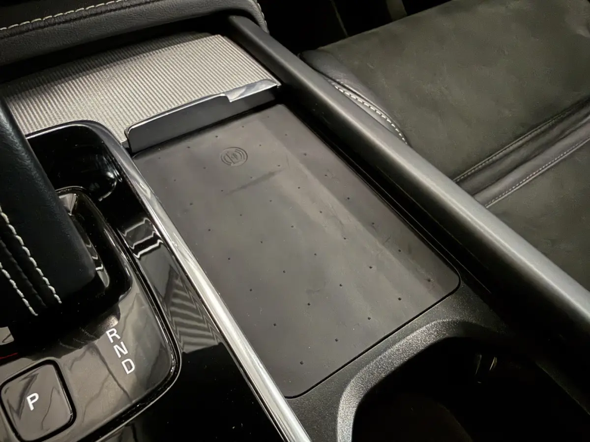 T8 Recharge AWD R-Design 49.000km/PANO/LUCHTVERING/SOH 96%/TREKHAAK/22"/HEAD-UP/H&K/LEER-ALCANTARA R-DESIGN SP. STOELEN/MEMORY/ACC/PILOT-ASSIST/PINE-GREY/NET OH BEURT GEHAD BIJ VOLVO