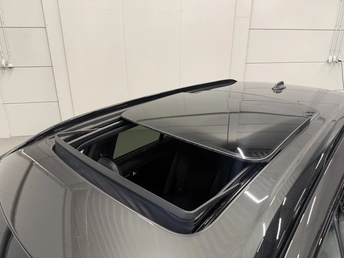 T8 Recharge AWD R-Design 49.000km/PANO/LUCHTVERING/SOH 96%/TREKHAAK/22"/HEAD-UP/H&K/LEER-ALCANTARA R-DESIGN SP. STOELEN/MEMORY/ACC/PILOT-ASSIST/PINE-GREY/NET OH BEURT GEHAD BIJ VOLVO