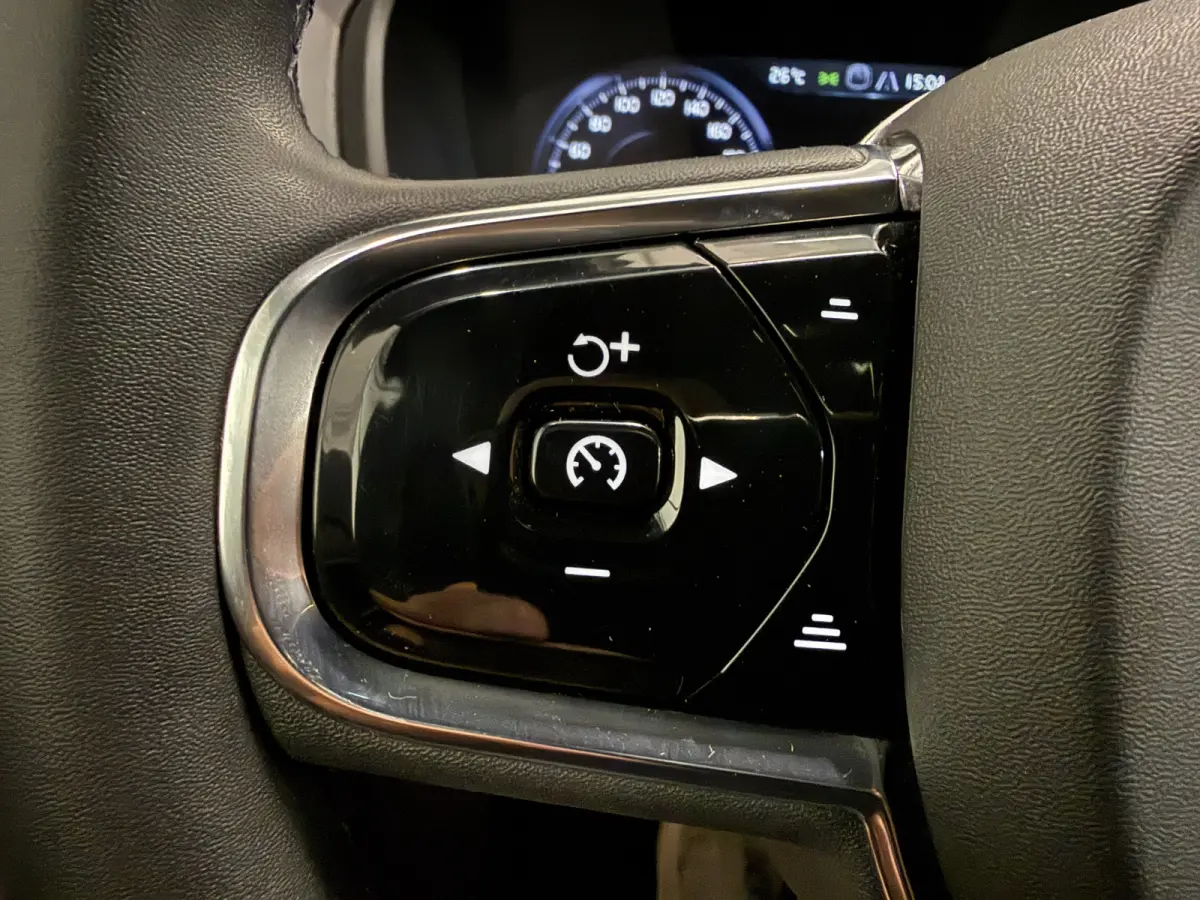 T8 Recharge AWD R-Design 49.000km/PANO/LUCHTVERING/SOH 96%/TREKHAAK/22"/HEAD-UP/H&K/LEER-ALCANTARA R-DESIGN SP. STOELEN/MEMORY/ACC/PILOT-ASSIST/PINE-GREY/NET OH BEURT GEHAD BIJ VOLVO