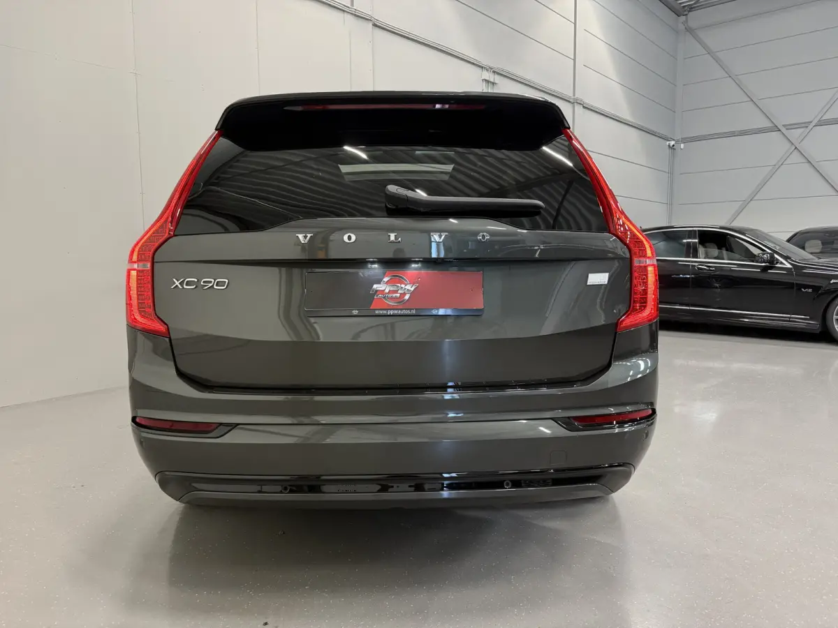 T8 Recharge AWD R-Design 49.000km/PANO/LUCHTVERING/SOH 96%/TREKHAAK/22"/HEAD-UP/H&K/LEER-ALCANTARA R-DESIGN SP. STOELEN/MEMORY/ACC/PILOT-ASSIST/PINE-GREY/NET OH BEURT GEHAD BIJ VOLVO