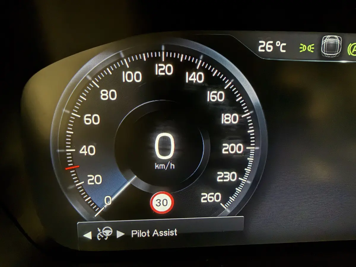 T8 Recharge AWD R-Design 49.000km/PANO/LUCHTVERING/SOH 96%/TREKHAAK/22"/HEAD-UP/H&K/LEER-ALCANTARA R-DESIGN SP. STOELEN/MEMORY/ACC/PILOT-ASSIST/PINE-GREY/NET OH BEURT GEHAD BIJ VOLVO