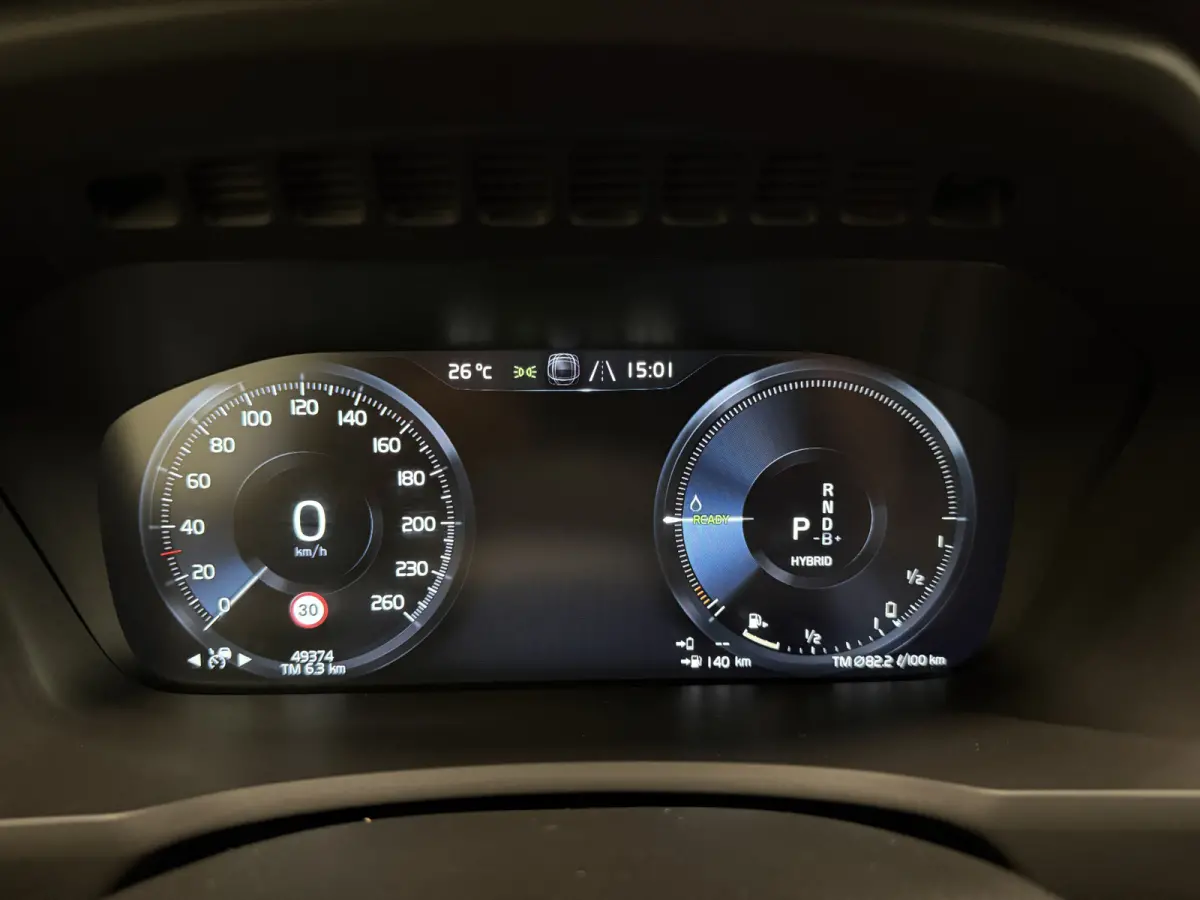 T8 Recharge AWD R-Design 49.000km/PANO/LUCHTVERING/SOH 96%/TREKHAAK/22"/HEAD-UP/H&K/LEER-ALCANTARA R-DESIGN SP. STOELEN/MEMORY/ACC/PILOT-ASSIST/PINE-GREY/NET OH BEURT GEHAD BIJ VOLVO