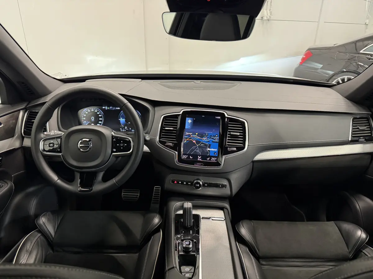 T8 Recharge AWD R-Design 49.000km/PANO/LUCHTVERING/SOH 96%/TREKHAAK/22"/HEAD-UP/H&K/LEER-ALCANTARA R-DESIGN SP. STOELEN/MEMORY/ACC/PILOT-ASSIST/PINE-GREY/NET OH BEURT GEHAD BIJ VOLVO