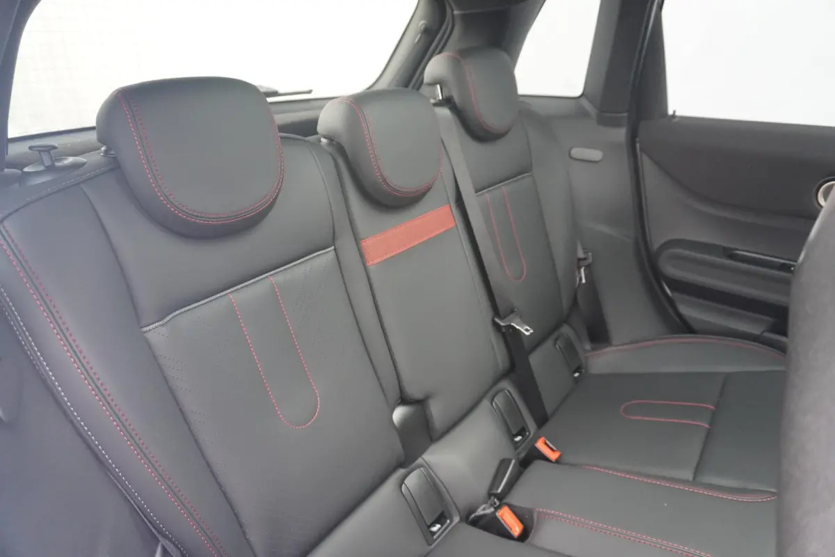 Cooper C | John Cooper Works Uitvoering | Pakket XL | Memorystoelen | Stoel & Stuurverwarming | Harman Kardon | Panoramadak | Driving Assistant Plus
