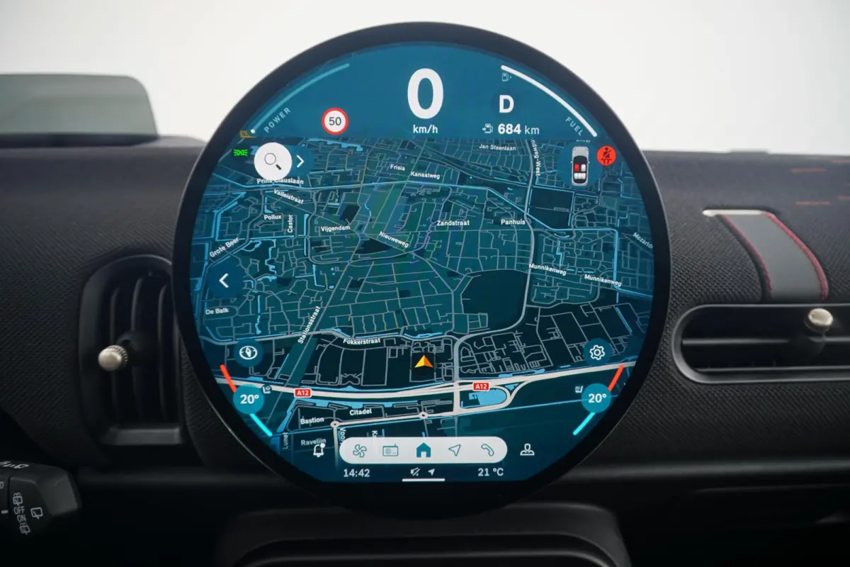 Cooper C | John Cooper Works Uitvoering | Pakket XL | Memorystoelen | Stoel & Stuurverwarming | Harman Kardon | Panoramadak | Driving Assistant Plus