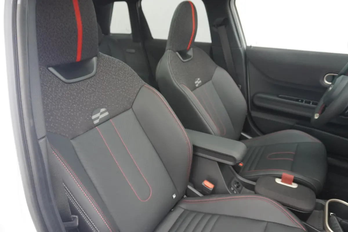 Cooper C | John Cooper Works Uitvoering | Pakket XL | Memorystoelen | Stoel & Stuurverwarming | Harman Kardon | Panoramadak | Driving Assistant Plus