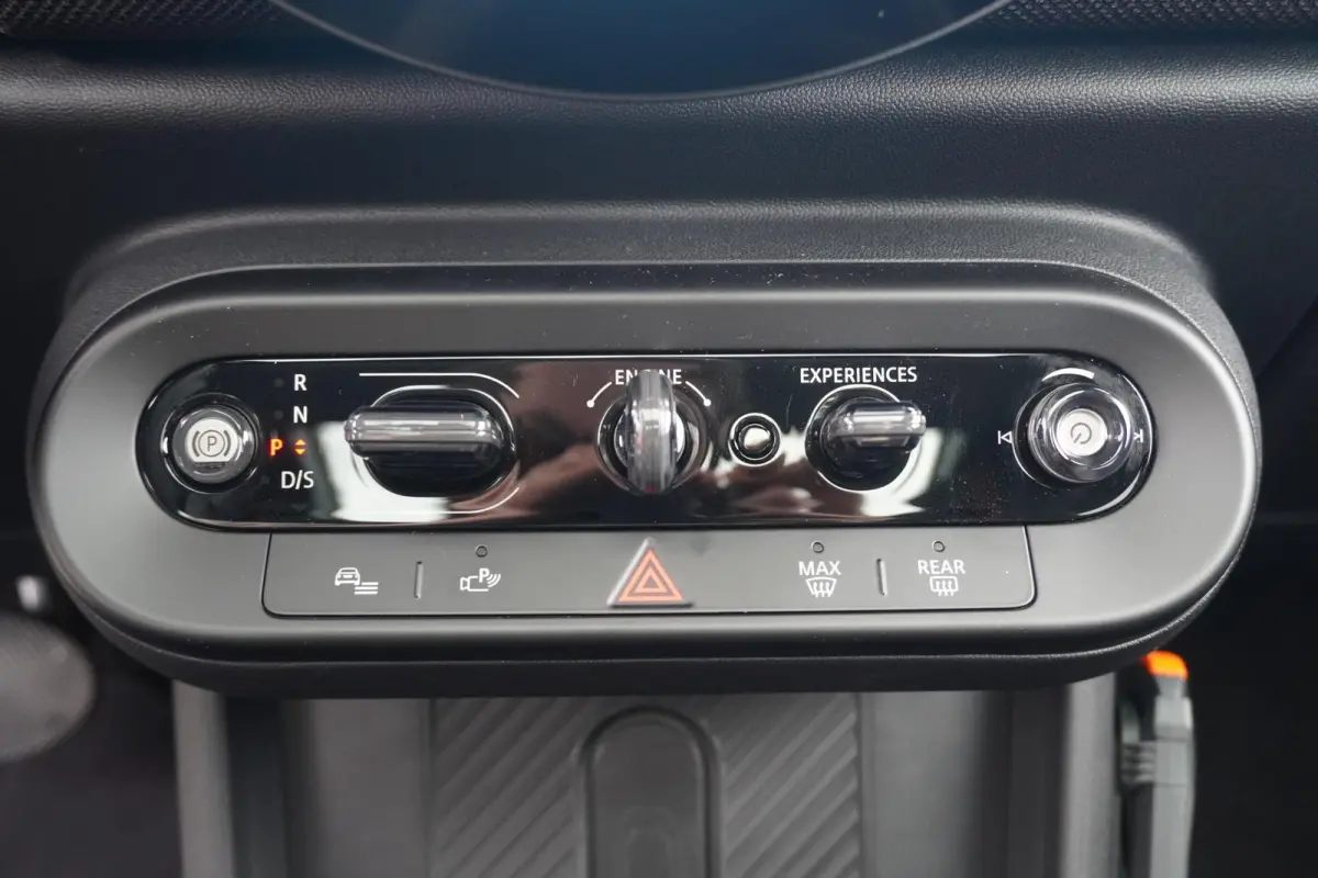 Cooper C | John Cooper Works Uitvoering | Pakket XL | Memorystoelen | Stoel & Stuurverwarming | Harman Kardon | Panoramadak | Driving Assistant Plus