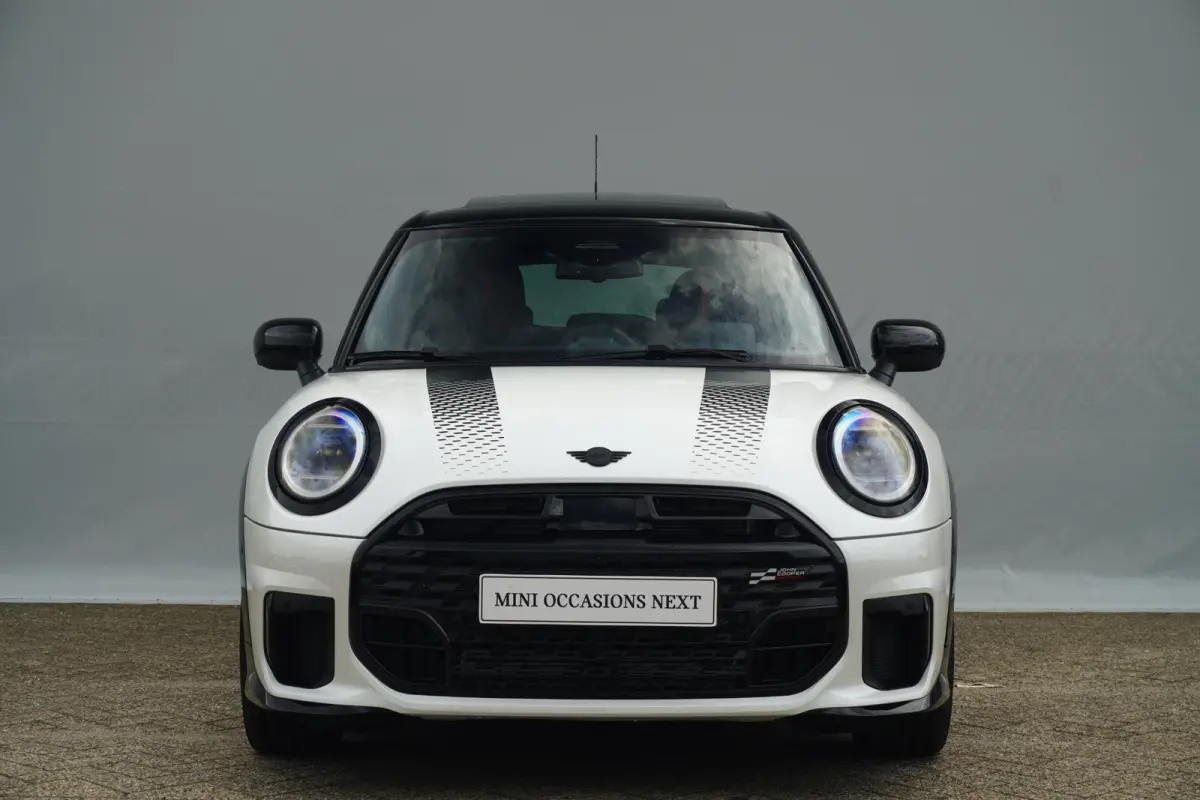Cooper C | John Cooper Works Uitvoering | Pakket XL | Memorystoelen | Stoel & Stuurverwarming | Harman Kardon | Panoramadak | Driving Assistant Plus