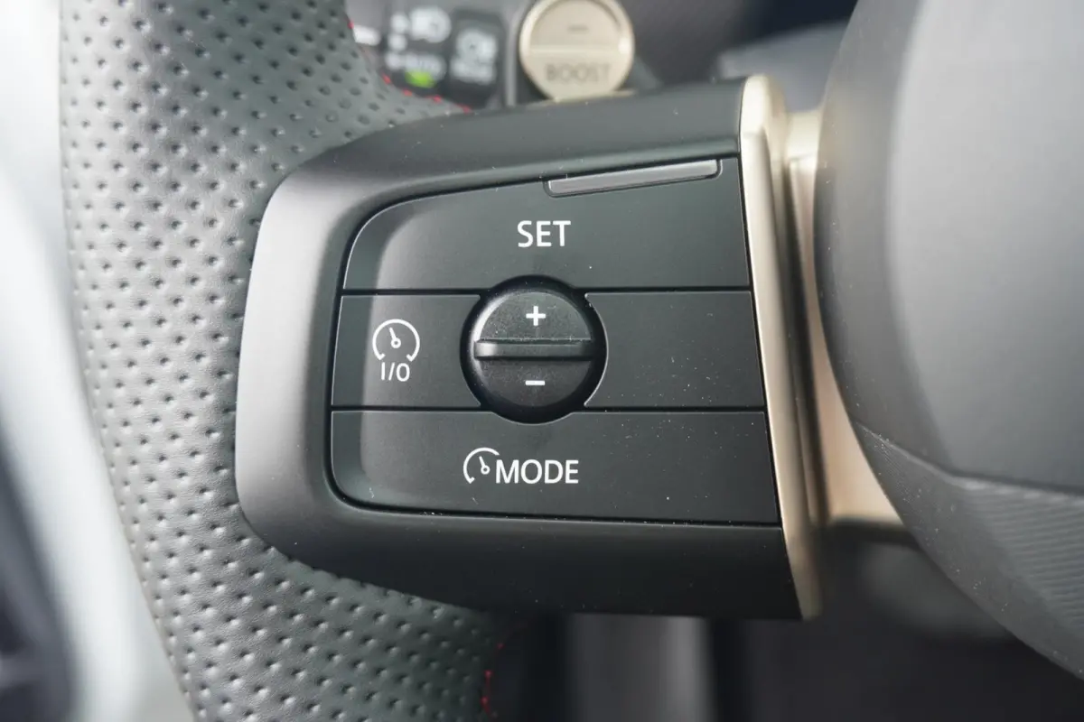 Cooper C | John Cooper Works Uitvoering | Pakket XL | Memorystoelen | Stoel & Stuurverwarming | Harman Kardon | Panoramadak | Driving Assistant Plus