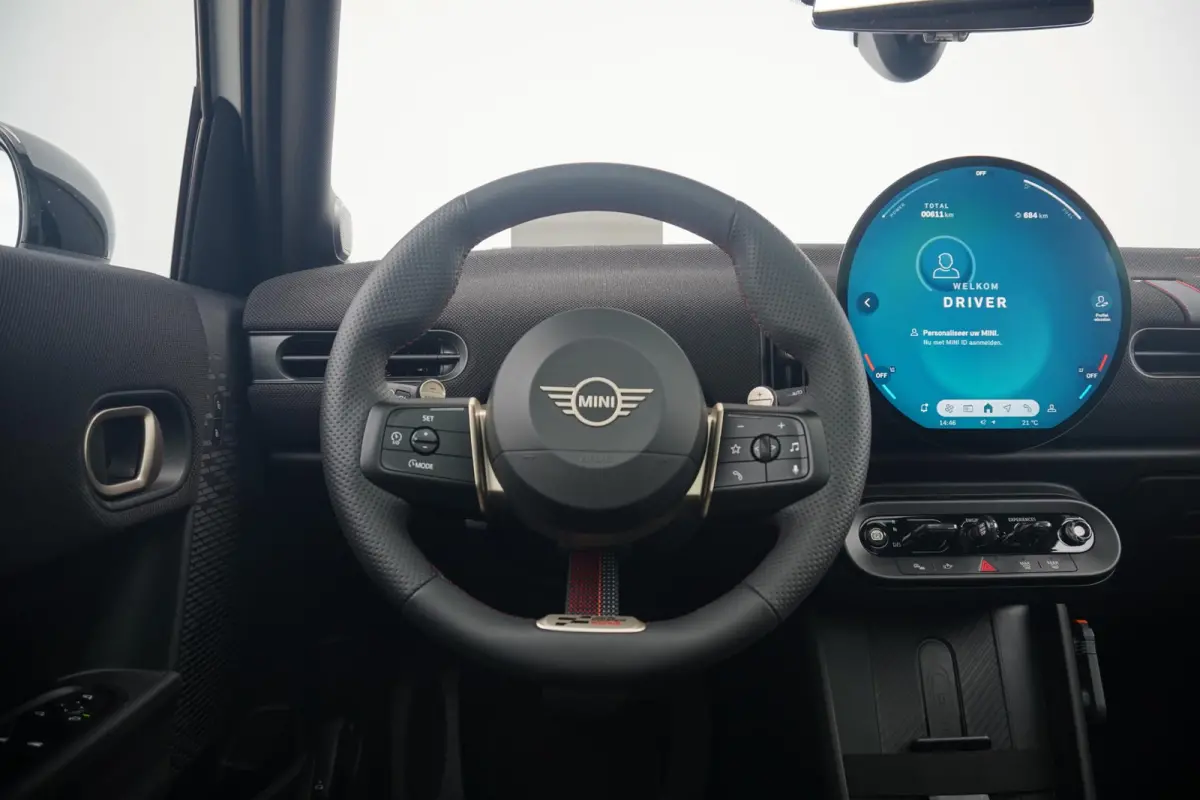 Cooper C | John Cooper Works Uitvoering | Pakket XL | Memorystoelen | Stoel & Stuurverwarming | Harman Kardon | Panoramadak | Driving Assistant Plus