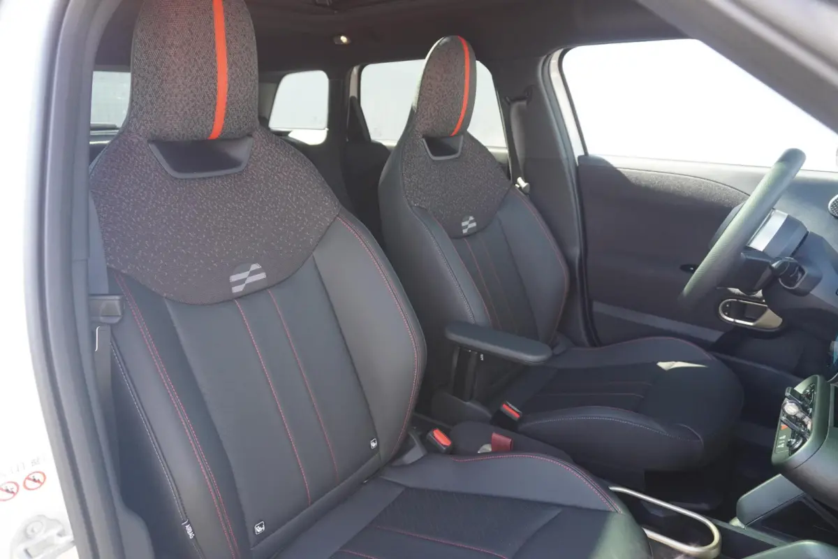 E | John Cooper Works Uitvoering | Pakket M | Panoramadak | Stoel & Stuurverwarming | Comfort Access | Head-Up Display