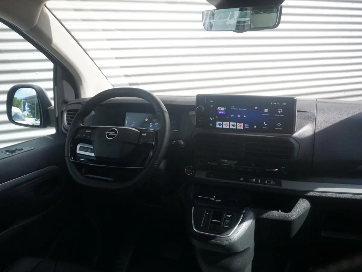 Vivaro-e 75kWh | STX Sport | Mooiste  bus van NL (!) | Lederen bekleding | Spoilerpakket | 18 inch Lichtmetalen velgen | Dynamic Comfort NAV Pakket | Winterpakket | 2x schuifdeur | Betimmeri