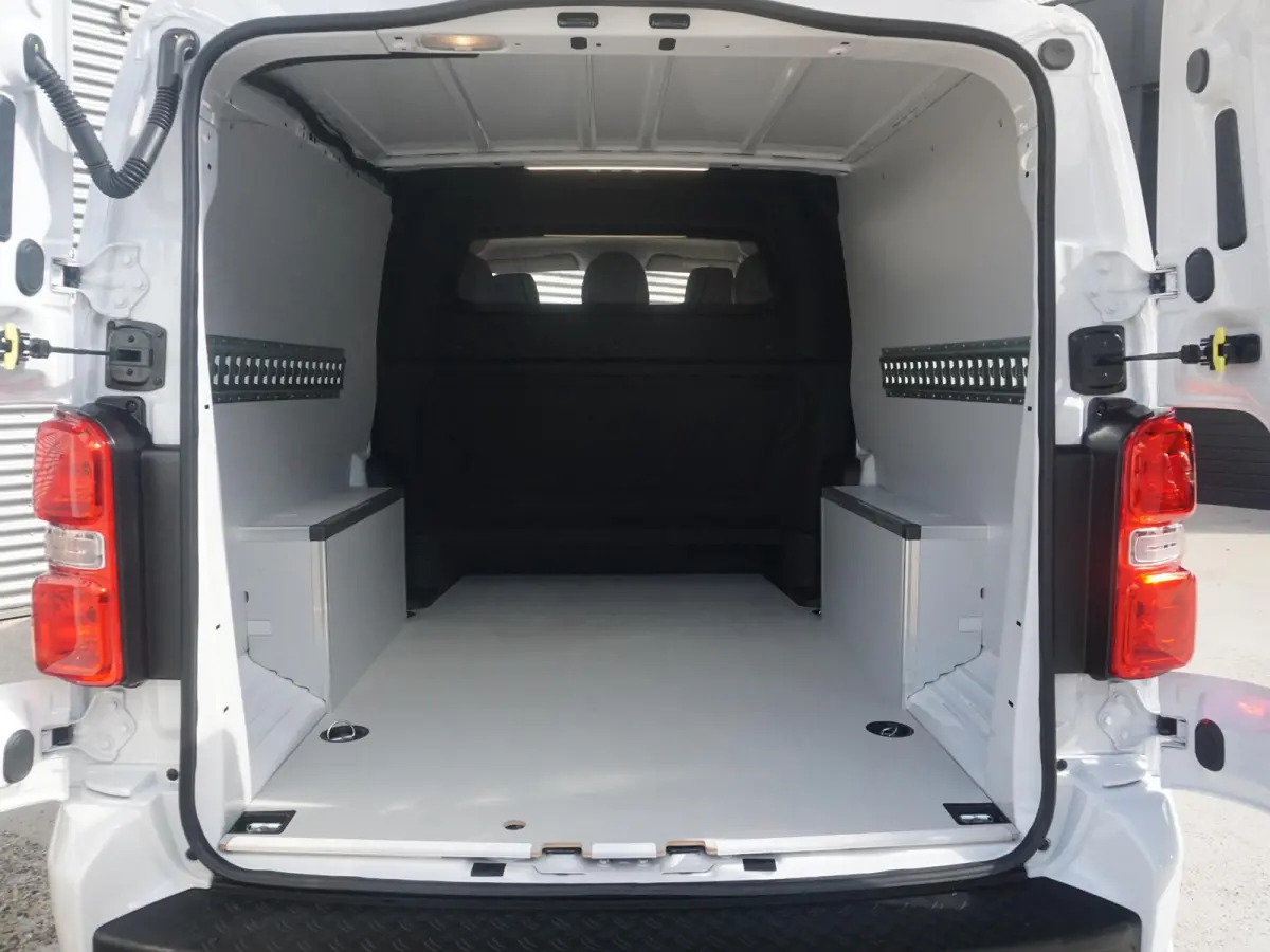 Vivaro-e 75kWh | STX Sport | Mooiste  bus van NL (!) | Lederen bekleding | Spoilerpakket | 18 inch Lichtmetalen velgen | Dynamic Comfort NAV Pakket | Winterpakket | 2x schuifdeur | Betimmeri