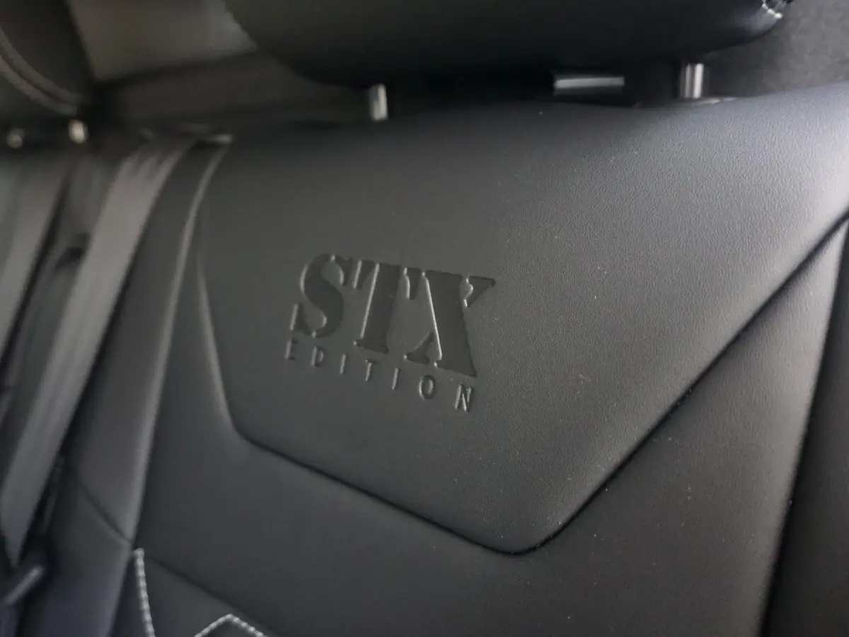 Vivaro-e 75kWh | STX Sport | Mooiste  bus van NL (!) | Lederen bekleding | Spoilerpakket | 18 inch Lichtmetalen velgen | Dynamic Comfort NAV Pakket | Winterpakket | 2x schuifdeur | Betimmeri