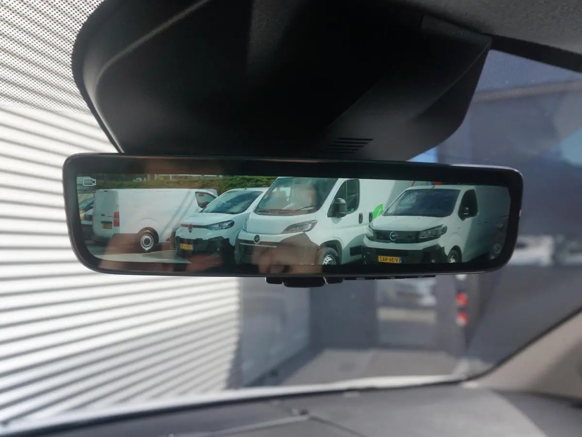 Vivaro-e 75kWh | STX Sport | Mooiste  bus van NL (!) | Lederen bekleding | Spoilerpakket | 18 inch Lichtmetalen velgen | Dynamic Comfort NAV Pakket | Winterpakket | 2x schuifdeur | Betimmeri
