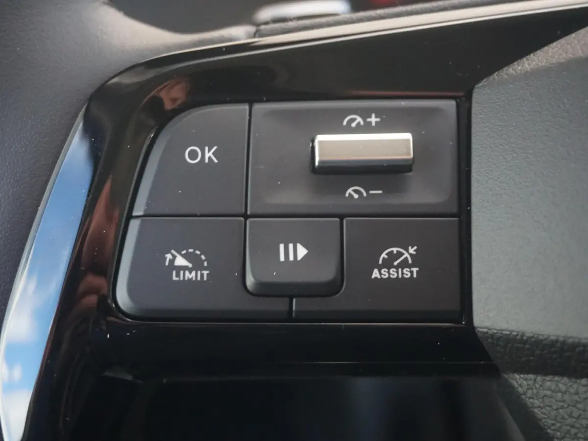 Vivaro-e 75kWh | STX Sport | Mooiste  bus van NL (!) | Lederen bekleding | Spoilerpakket | 18 inch Lichtmetalen velgen | Dynamic Comfort NAV Pakket | Winterpakket | 2x schuifdeur | Betimmeri