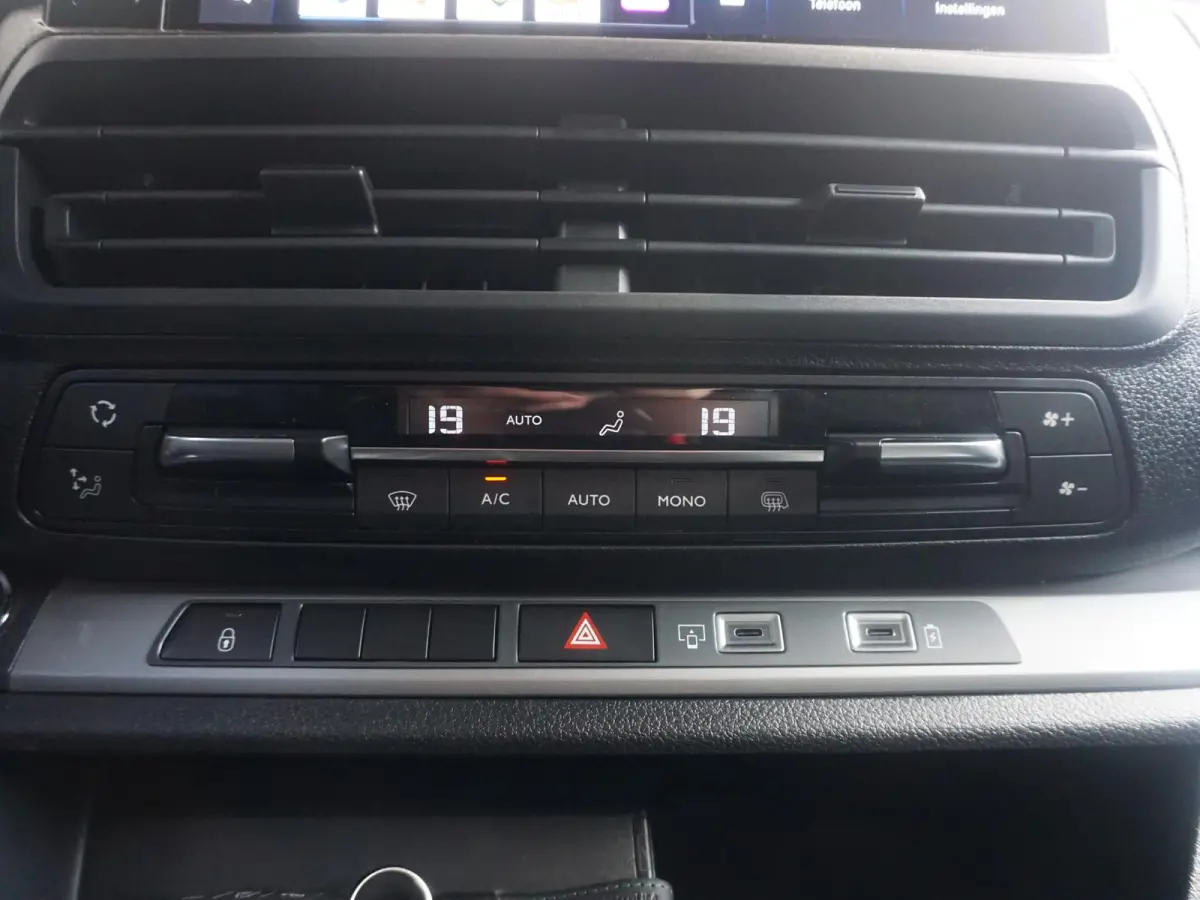 Vivaro-e 75kWh | STX Sport | Mooiste  bus van NL (!) | Lederen bekleding | Spoilerpakket | 18 inch Lichtmetalen velgen | Dynamic Comfort NAV Pakket | Winterpakket | 2x schuifdeur | Betimmeri