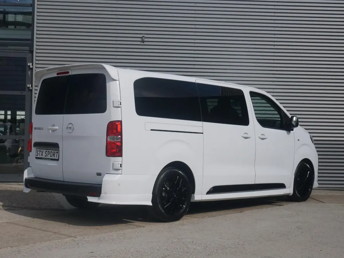 Vivaro-e 75kWh | STX Sport | Mooiste  bus van NL (!) | Lederen bekleding | Spoilerpakket | 18 inch Lichtmetalen velgen | Dynamic Comfort NAV Pakket | Winterpakket | 2x schuifdeur | Betimmeri