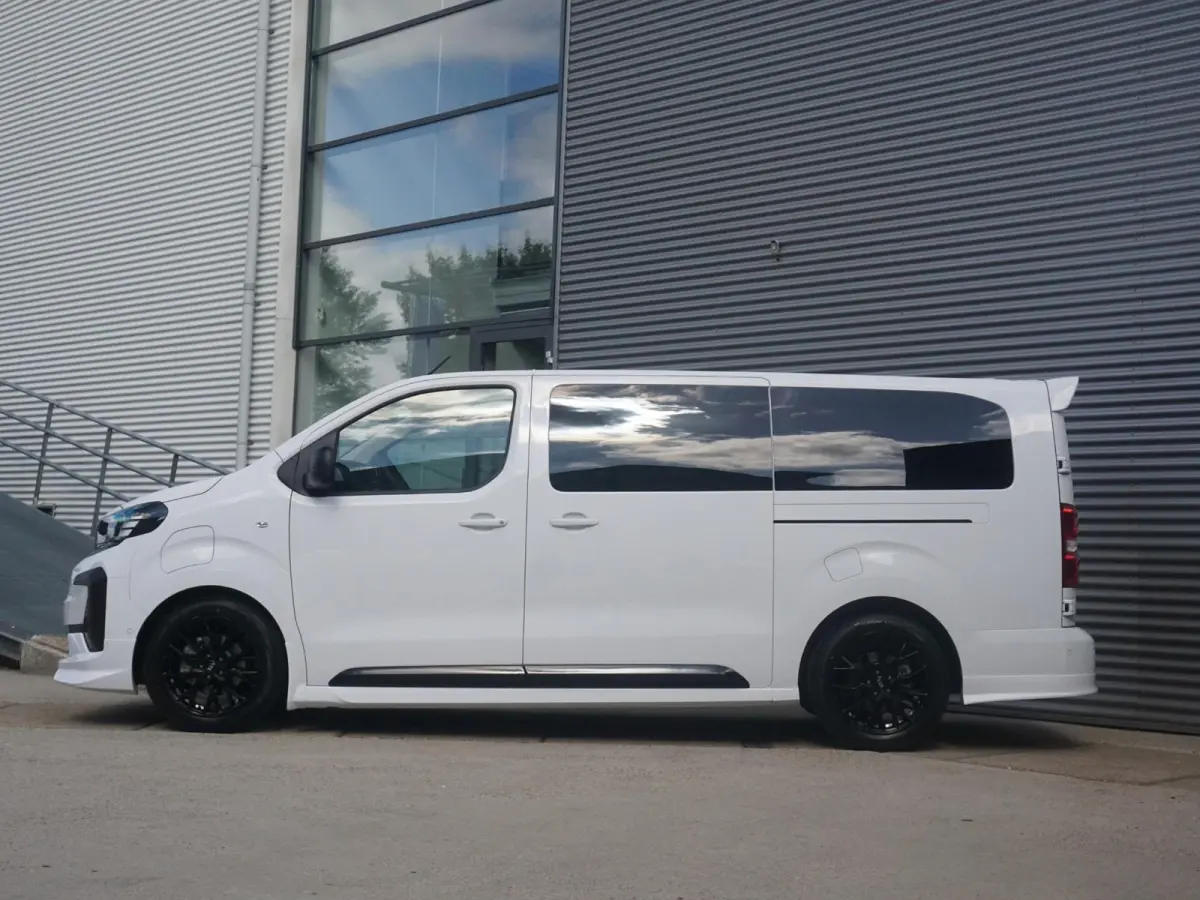 Vivaro-e 75kWh | STX Sport | Mooiste  bus van NL (!) | Lederen bekleding | Spoilerpakket | 18 inch Lichtmetalen velgen | Dynamic Comfort NAV Pakket | Winterpakket | 2x schuifdeur | Betimmeri
