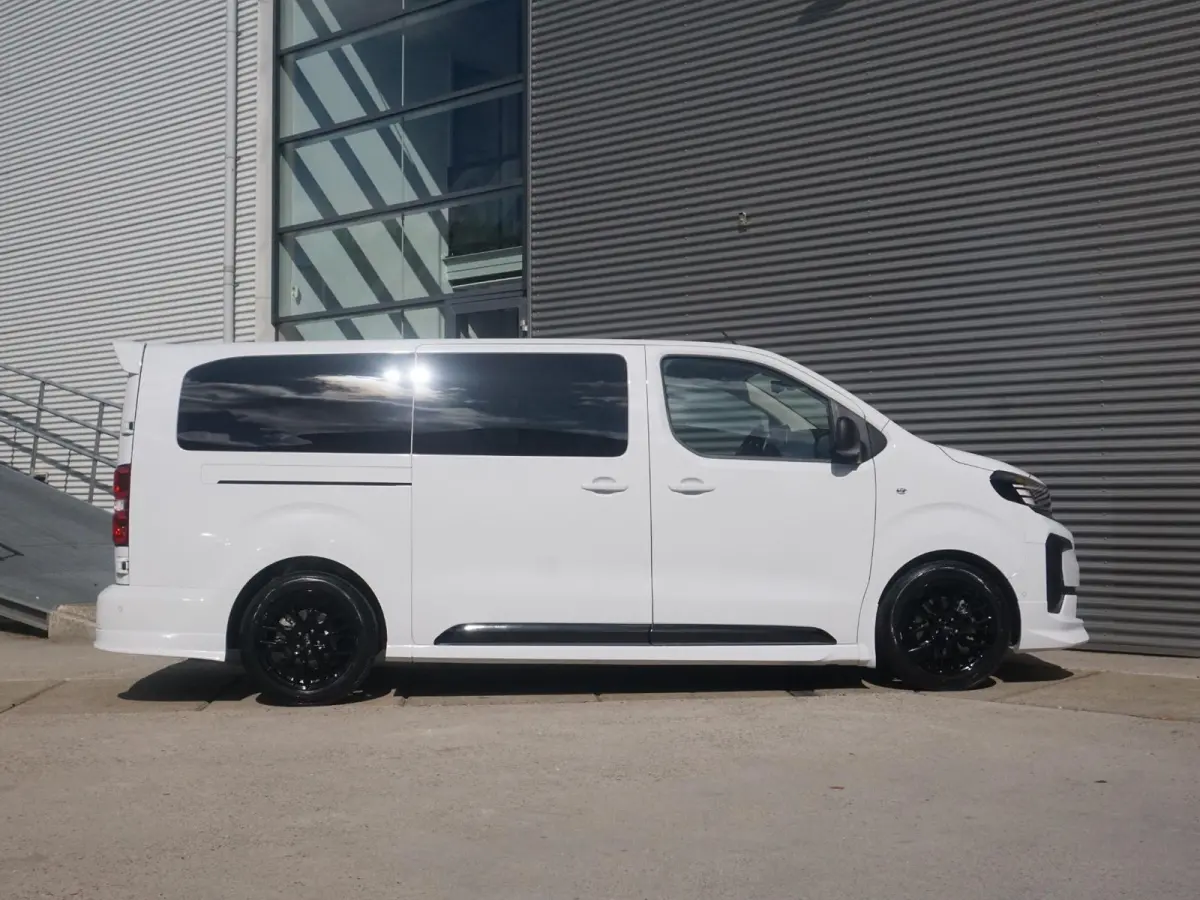 Vivaro-e 75kWh | STX Sport | Mooiste  bus van NL (!) | Lederen bekleding | Spoilerpakket | 18 inch Lichtmetalen velgen | Dynamic Comfort NAV Pakket | Winterpakket | 2x schuifdeur | Betimmeri