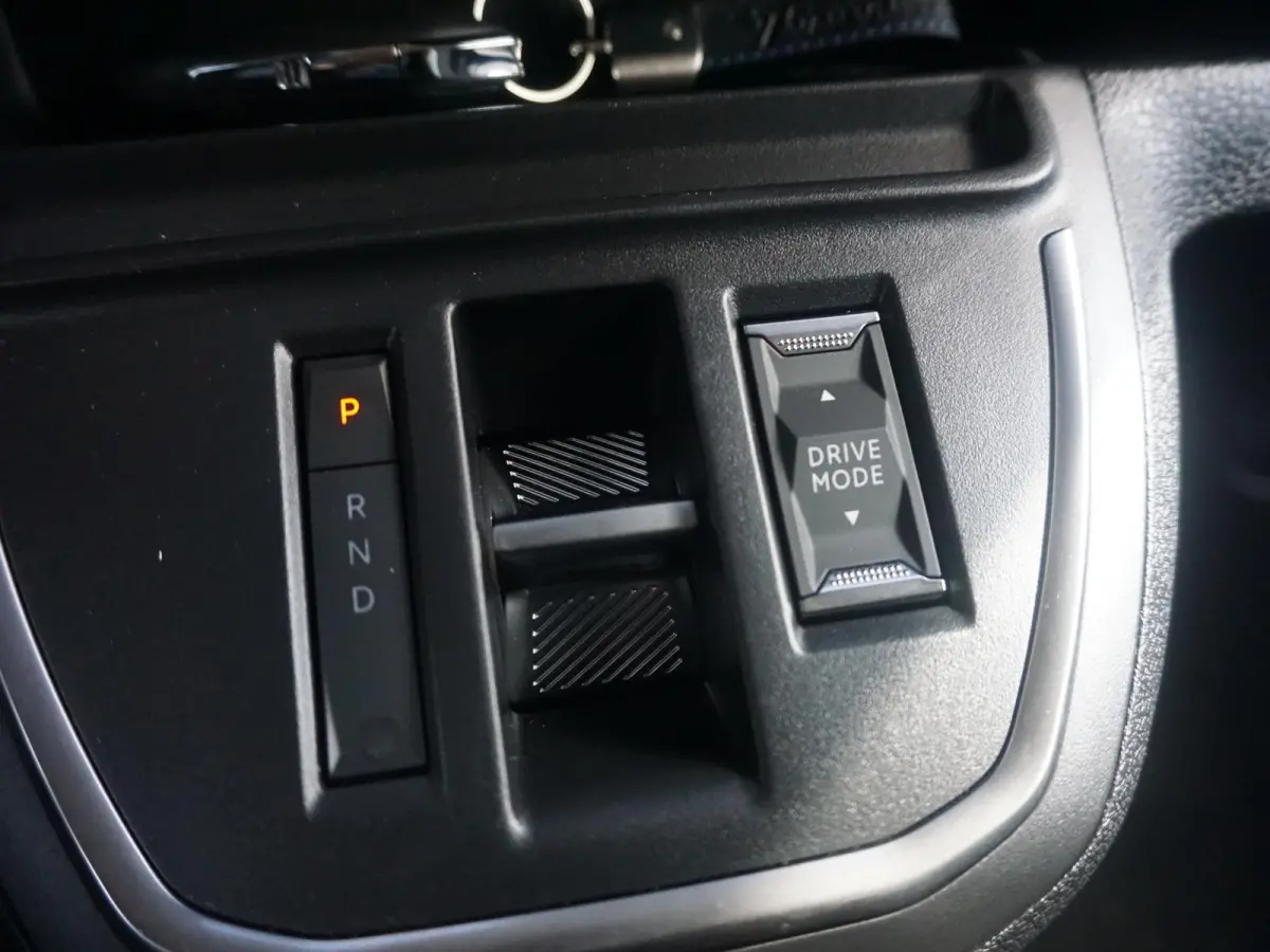 Vivaro-e 75kWh | STX Sport | Mooiste  bus van NL (!) | Lederen bekleding | Spoilerpakket | 18 inch Lichtmetalen velgen | Dynamic Comfort NAV Pakket | Winterpakket | 2x schuifdeur | Betimmeri
