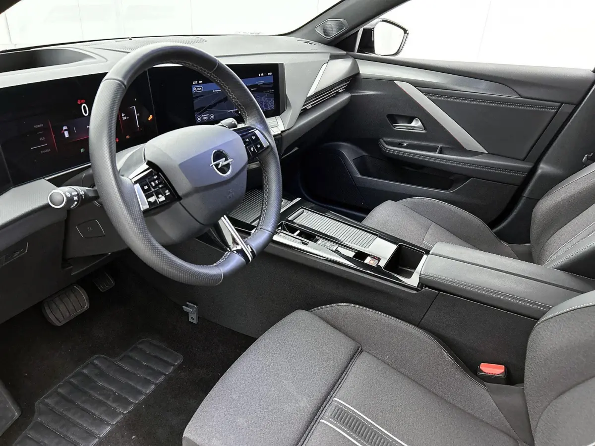 1.2 145pk Hybrid GS Automaat | Navigatie | Climate Control | Adaptieve Cruise Control | 360 Camera | Keyless Entry/Start | 17"LMV | Stoel/Stuurverwarming | Apple Carplay/Android Auto |