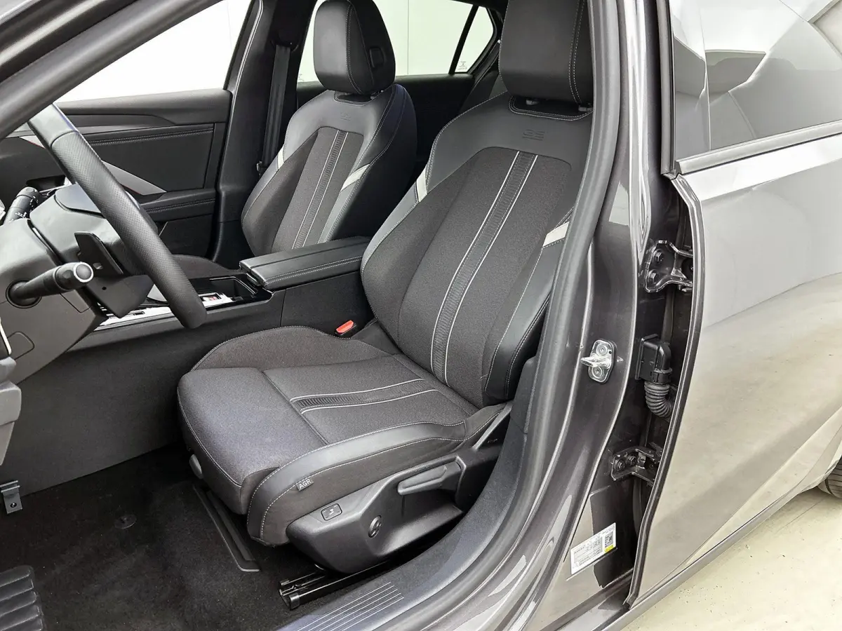1.2 145pk Hybrid GS Automaat | Navigatie | Climate Control | Adaptieve Cruise Control | 360 Camera | Keyless Entry/Start | 17"LMV | Stoel/Stuurverwarming | Apple Carplay/Android Auto |