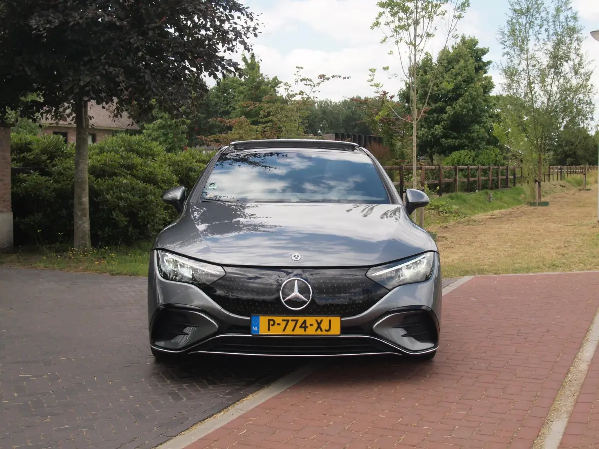 350+ Launch Edition AMG Line 91 kWh | Panoramadak | Burmester | Camera | Sfeerverlichting | ACC |