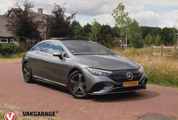 350+ Launch Edition AMG Line 91 kWh | Panoramadak | Burmester | Camera | Sfeerverlichting | ACC |