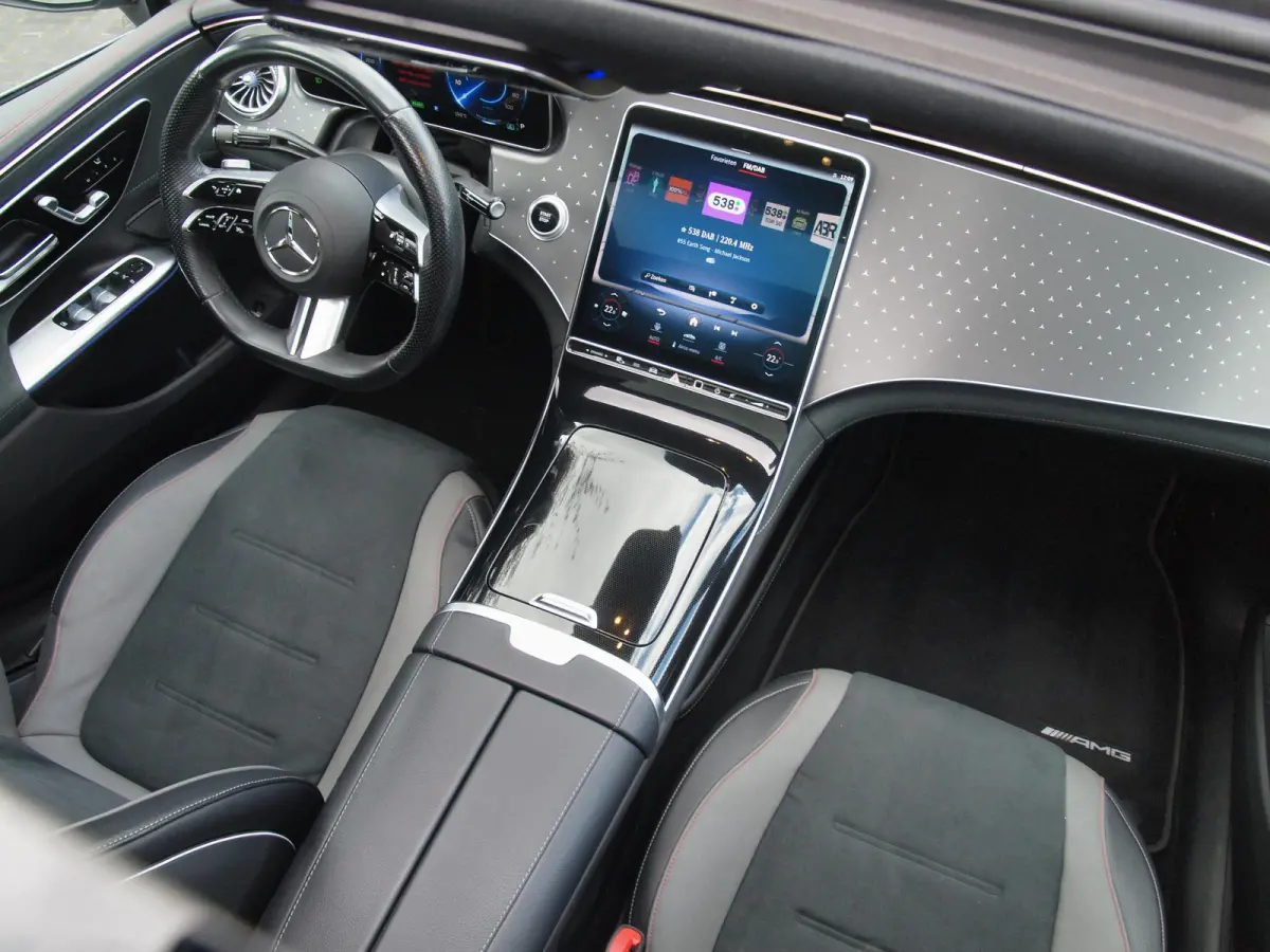 350+ Launch Edition AMG Line 91 kWh | Panoramadak | Burmester | Camera | Sfeerverlichting | ACC |