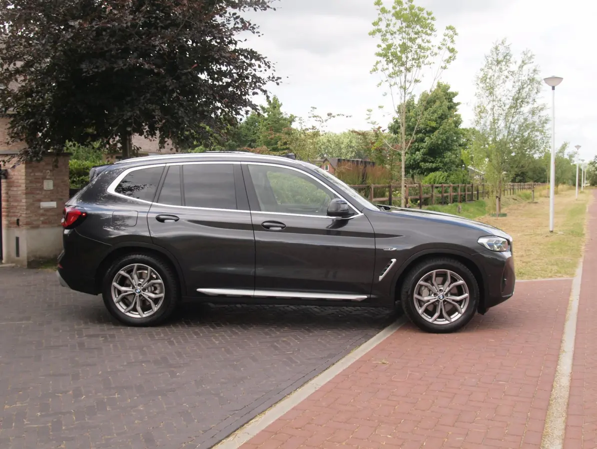 xDrive30e Business Edition Plus | Panoramadak | Head-Up Display | Camera | Sfeerverlichting | LED-Laser |