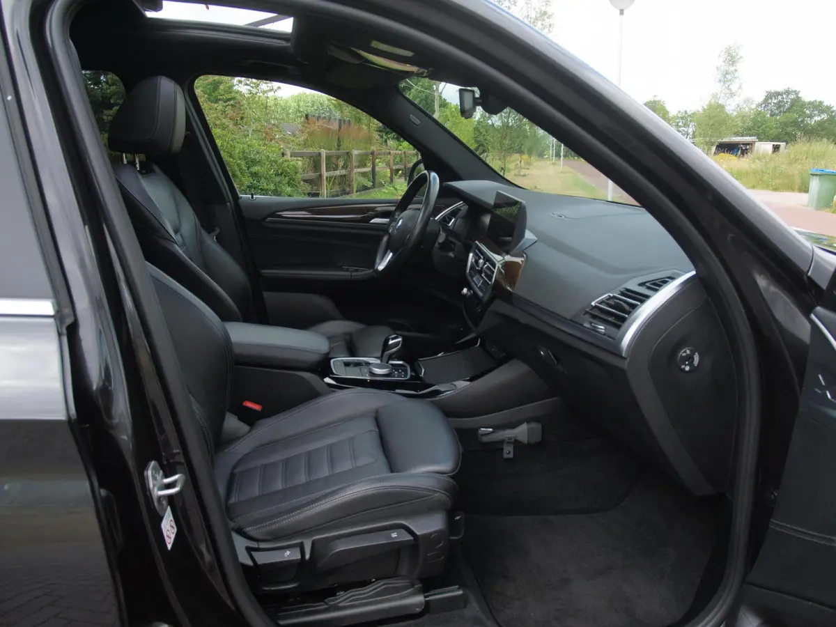 xDrive30e Business Edition Plus | Panoramadak | Head-Up Display | Camera | Sfeerverlichting | LED-Laser |