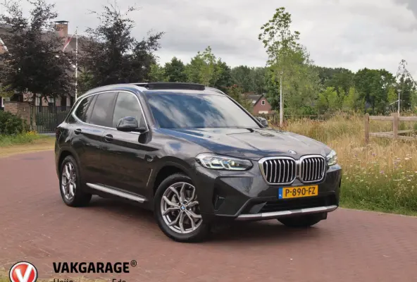xDrive30e Business Edition Plus | Panoramadak | Head-Up Display | Camera | Sfeerverlichting | LED-Laser |