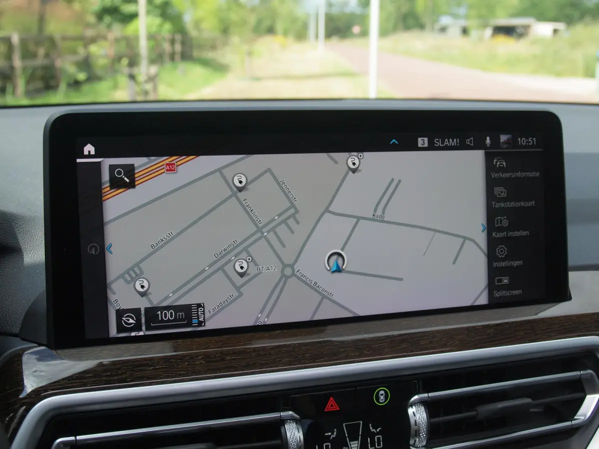 xDrive30e Business Edition Plus | Panoramadak | Head-Up Display | Camera | Sfeerverlichting | LED-Laser |
